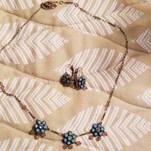 Beautiful turquoise and gold necklace and earing